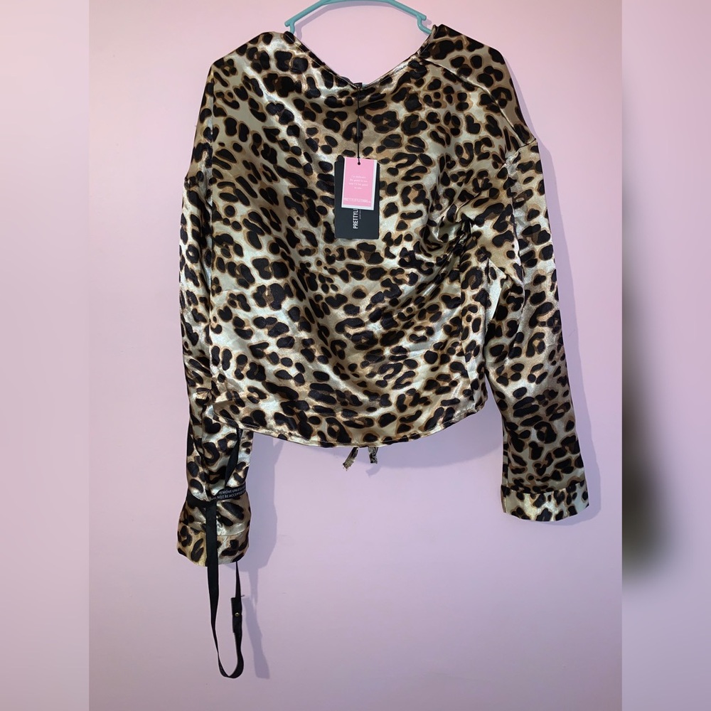 ‼️SOLD‼️Satin Longsleeved Cheetah Print Crop Top - Picture 2 of 3